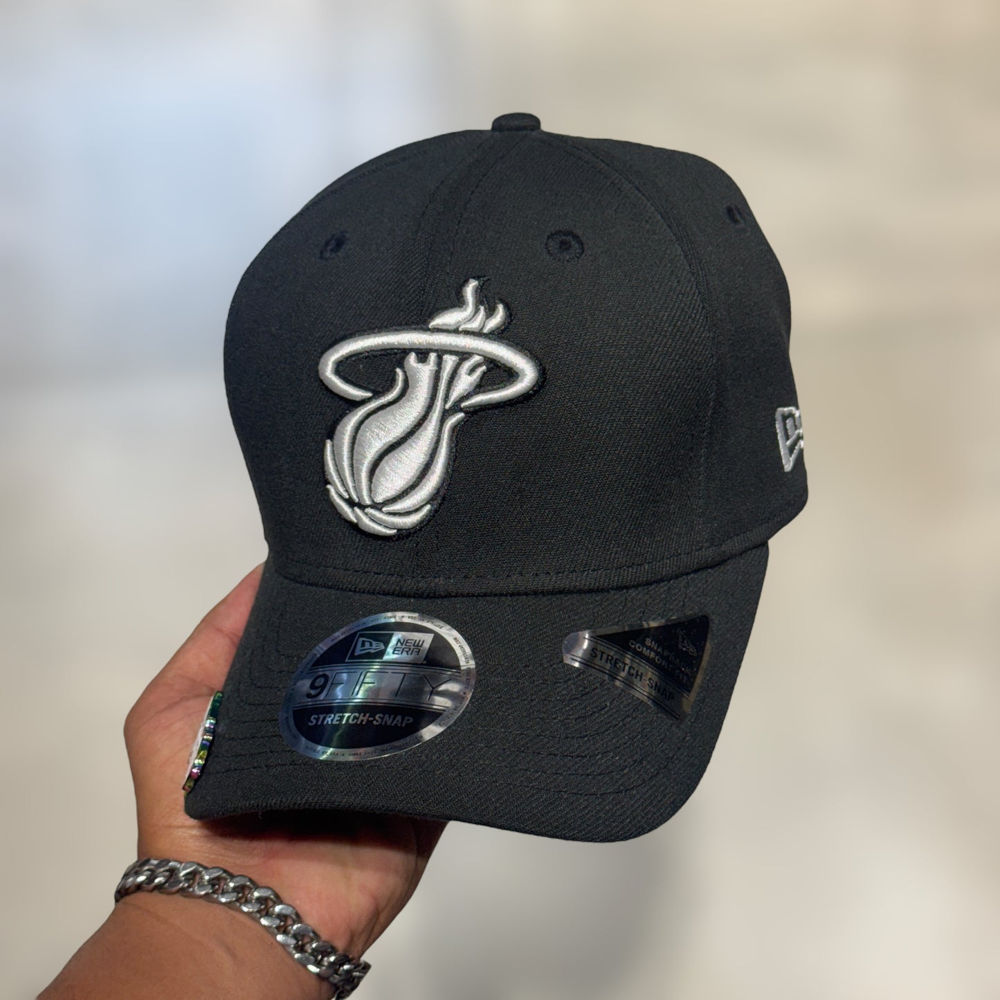 9FIFTY MIAMI HEAT BLACK WHITE LOGO