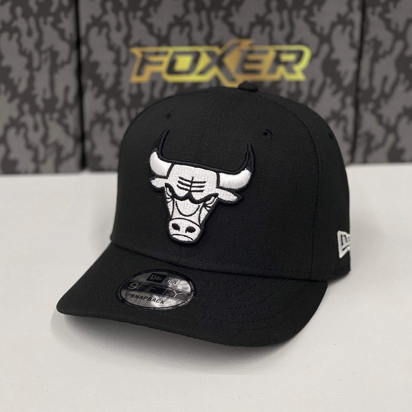 9FIFTY CHICAGO BULLS BLACK WHITE LOGO SNAPBACK