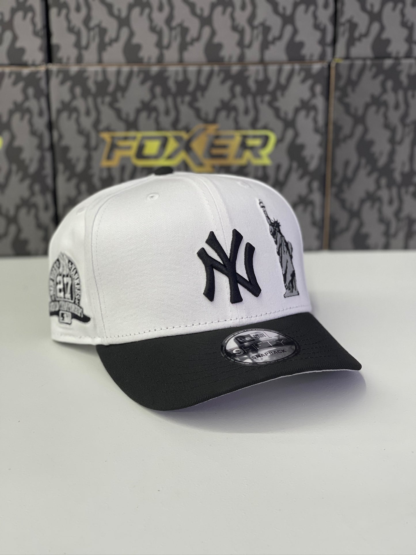 9FIFTY NY YANKEES WHIITE/BLACK STATUE