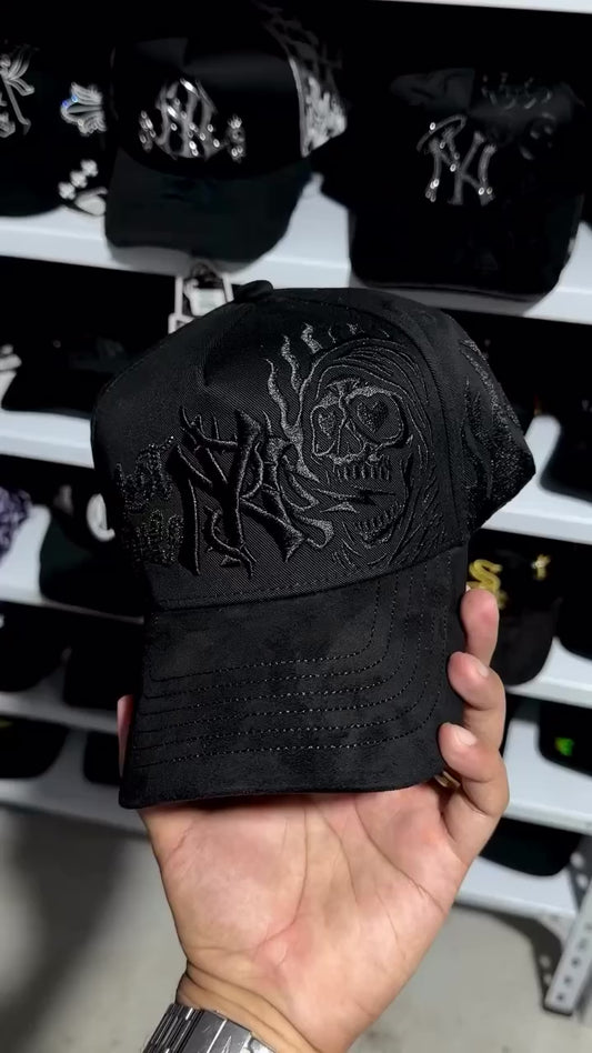 BELICA LOST HATS YANKEES BLACK ON BLACK CALAVERA